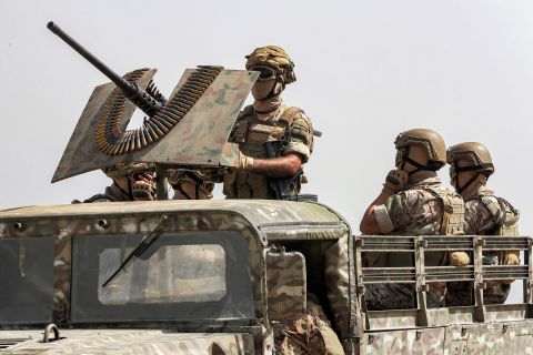 بيروت: مسلحون يهاجمون السفارة الأميركية في عوكر