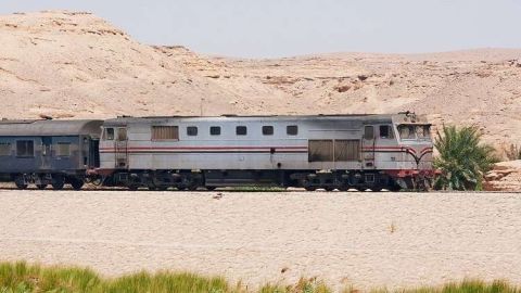 فيديو مروع: قطار يحول جسد رجل إلى أشلاء في مصر