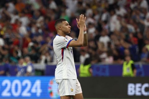 ريال مدريد يؤكد موعد تقديم كيليان مبابي