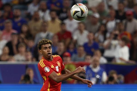 باريس سان جيرمان ينفي تقديم 250 مليون يورو لشراء يامال