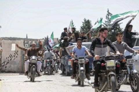 بالفيديو ... تصاعد التوتر بين السوريين والقوات التركية بريف حلب؟