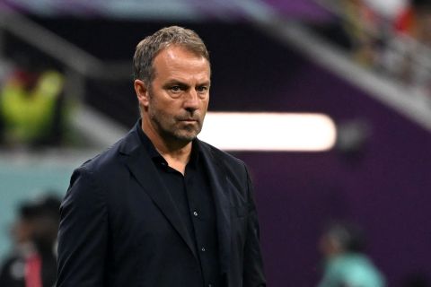 موهبة جديدة في برشلونة تثير إعجاب المدرب هانز فليك