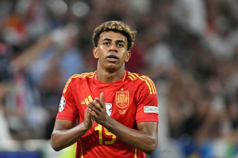 برشلونة يرفض عرض بقيمة 250 مليون يورو من أجل لامين يامال