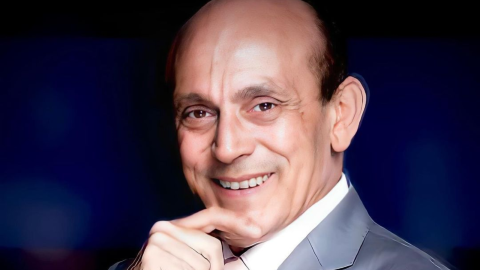 تفاصيل أزمة مسرحية محمد صبحي.. ألفاظ وإيحاءات خادشة للحياء 