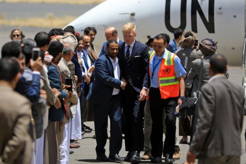 Yemeni government and Houthis reach a UN-brokered de-escalation agreement 