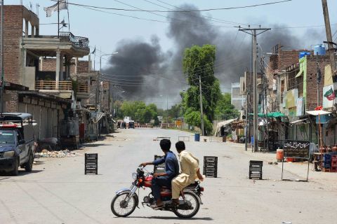 18 Pakistanis killed in suicide attack on military base