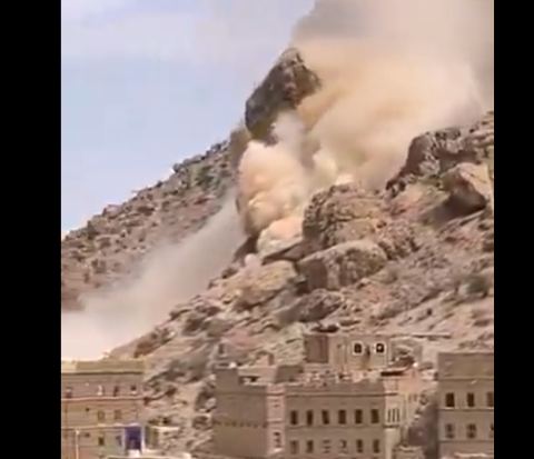 Massive rockslides in Dawa'an area, Hadramout, east of Yemen