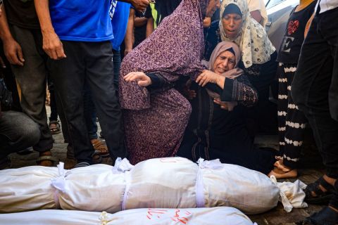 مجزرة جديدة في خان يونس: مئات الشهداء والجرحى بغارات اسرائيلية (فيديوهات)