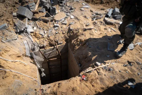 آلاف المصلين يشيعون هنية في الدوحة (صور وفيديو)
