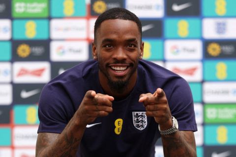 الأهلي السعودي يواصل مطاردة مهاجم منتخب إنجلترا