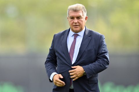 رئيس برشلونة غاضب من 