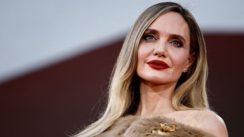 هل تعيش أنجلينا جولي علاقة حب مع مغني راب يصغرها بـ 9 سنوات؟