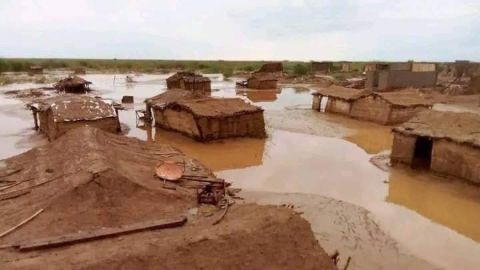 السودان...مصرع العشرات بسبب الأمطار وانهيار أحد السدود ( فيديو)