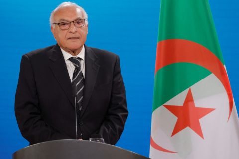 Algeria steps to “immediately” save Lebanon's electricity crisis 
