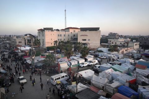 Israeli forces order evacuating the vicinity of Al Aqsa Hospital