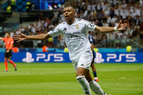 مبابي يبهر فلورنتينو بيريز في أول ظهور له مع ريال مدريد