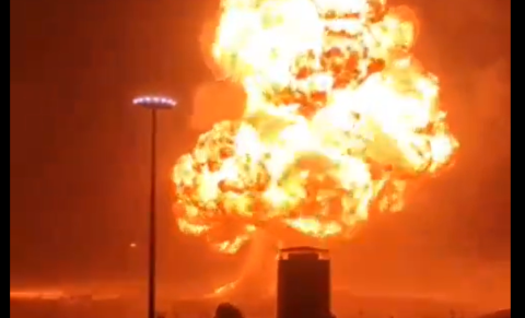 Massive explosion at Iranian-Iraqi border, 12 oil tankers burned