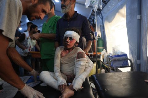 غزة: مجزرة جديدة في مستشفى شهداء الأقصى بدير البلح (فيديو)