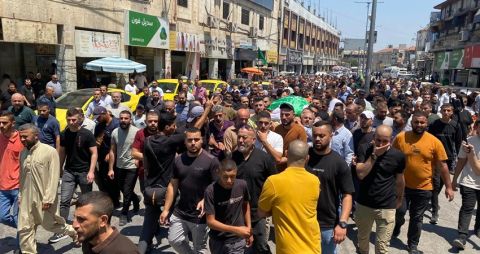 فيديو مؤثر لابنة الشهيدة وفاء جرار في جنازة والدتها