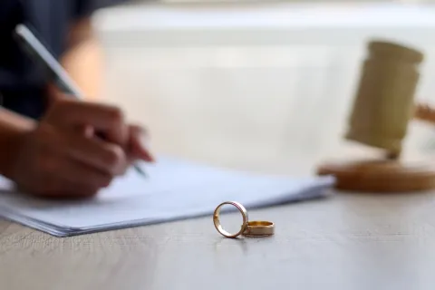 China stock market struggles to rebound despite regional gains