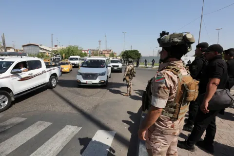 اعتداء عنيف على ضابط في بغداد: مقطع فيديو يوثق الهجوم المفاجئ