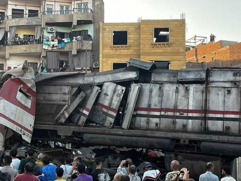 بالفيديو: تصادم قطارين في المنيا يتسبب بإصابة العشرات 