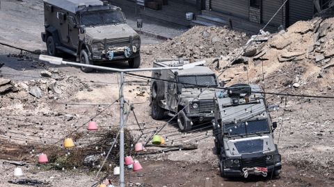 غارات إسرائيلية تستهدف خياما للنازحين في غزة (فيديو)