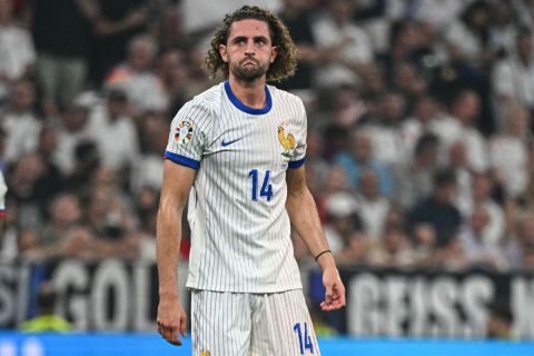 نجم يوفنتوس السابق يتمسك بأمل الانتقال إلى الدوري الإنجليزي