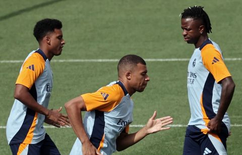 ريال مدريد يخشى توتر العلاقة بين مبابي وفينيسيوس ورودريغو