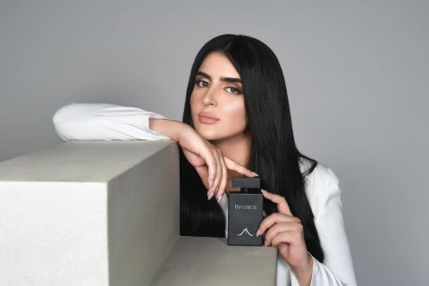 بعد شهرين من انفصالها المفاجئ.. الشيخة مهرة تطلق عطرًا باسم 