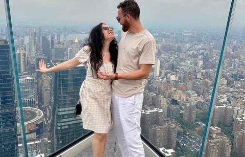 هكذا احتفل محمود حجازي بعيد ميلاد زوجته