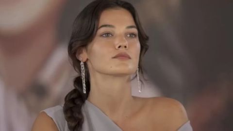 بينار دينيز تتألق على المسرح في حفل وداع مسلسل القضاء.. وتودع زملائها بالدموع