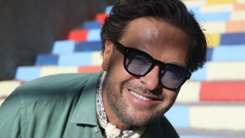راغب علامة يرقص ويغني في حفل زفاف ابنة رجل الأعمال باسيل سماقية.. متجاهلًا أوضاع لبنان