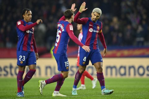 تشيلسي يتطلع إلى استقطاب مدافع برشلونة في يناير مقابل 45 مليون يورو