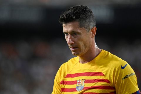 شرط مهم في عقد ليفاندوفسكي قد يحسم مستقبله مع برشلونة