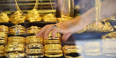 شاهد: لبنانية تسرق خاتما من محل مجوهرات بطريقة غريبة