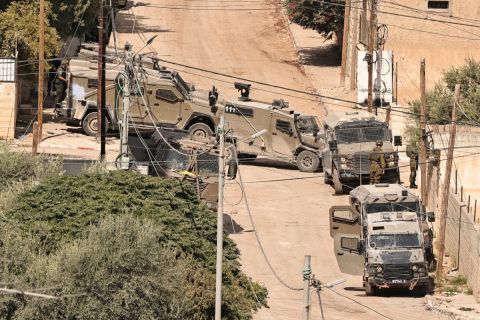 فيديوهات وصور.. اشتباكات عنيفة في جنين وطولكرم 