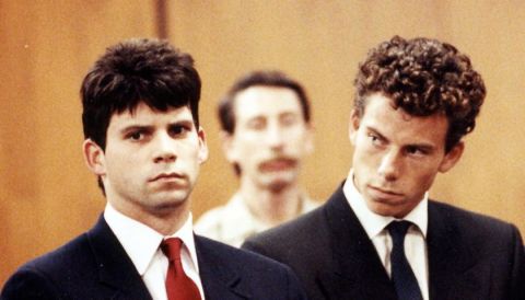 إريك ولايل مينينديز يكشفان سبب قتل والديهما في فيلم 