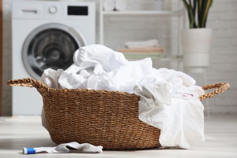 Best ways to get shiny white clothes from washing machine