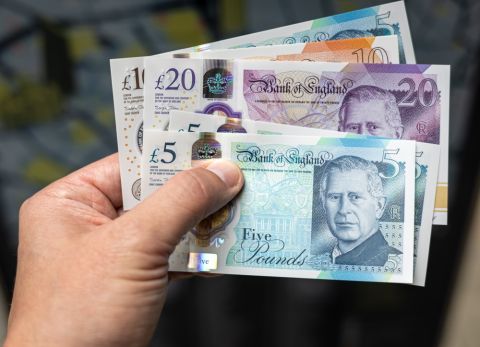 UK economy stay flat for 2nd month despite optimism