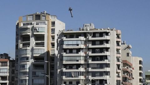 صور توثق اللحظة الأولى لسقوط صاروخ إسرائيلي على بيروت