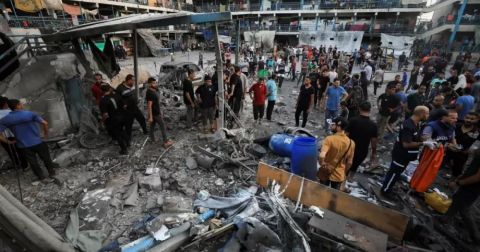 مجزرة مروعة على مدرسة تؤوي آلاف النازحين بجباليا (فيديو)