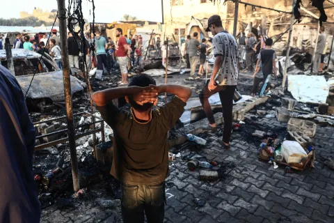Israel halts humanitarian aid to Gaza amid intensifying airstrikes