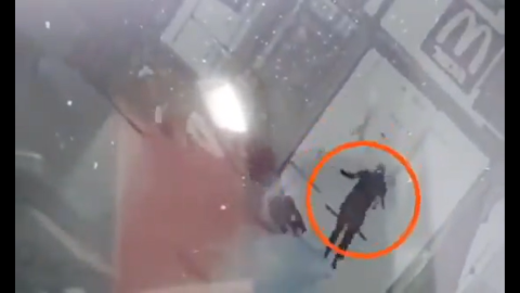 Watch: Israeli border guards flee amid Be’er Sheva attack