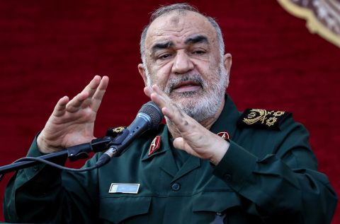 قائد الحرس الثوري يوجه رسالة نارية لنعيم قاسم.. ماذا قال؟