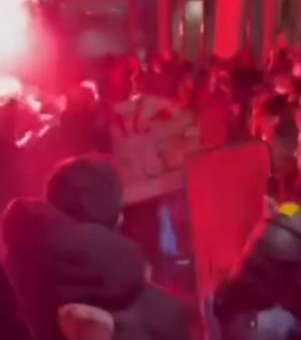 اشتباكات عنيفة وأعمال شغب بمباراة فرنسا و