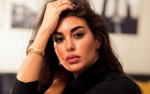 ياسمين صبري تصاب بحروق في ساقها