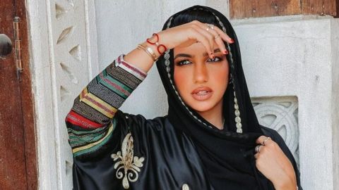 صورة كوب ستاربكس تشعل الجدل بين متابعي نجلاء الودعاني.. ما القصة؟