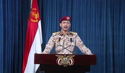 الحوثيون يستهدفون بالصواريخ سفينة في البحر الأحمر 