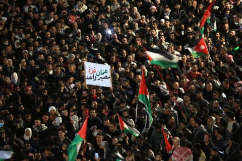 عمان: إطلاق النار قرب السفارة الاسرائيلية نفذ بسلاح 